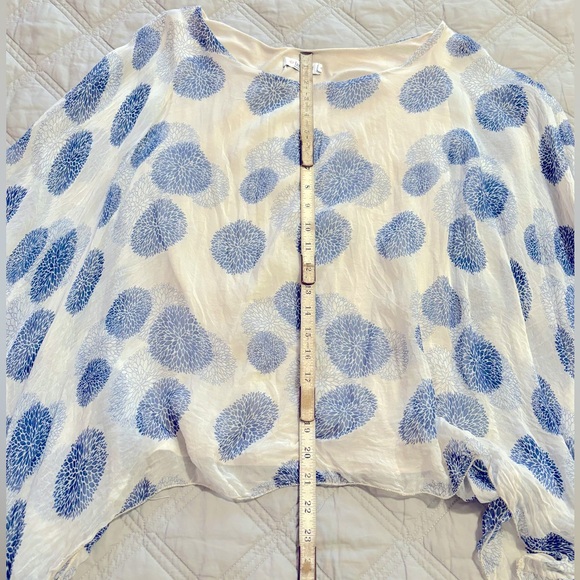 Silk batwing style top - Picture 3 of 6